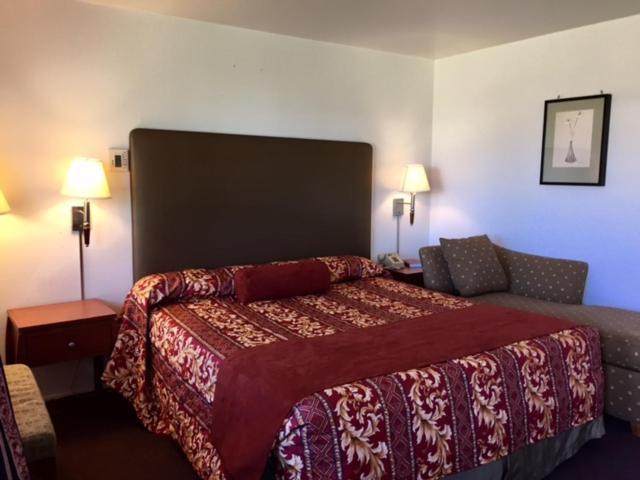 Maple Inn And Suites Los Banos Exterior photo