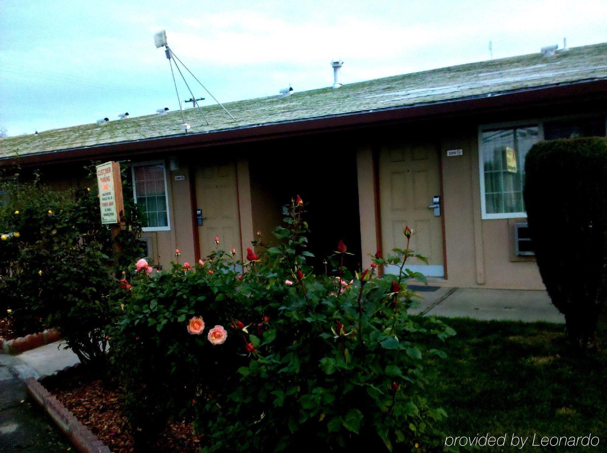 Maple Inn And Suites Los Banos Exterior photo