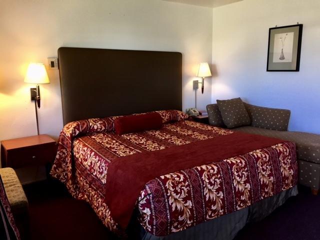 Maple Inn And Suites Los Banos Exterior photo