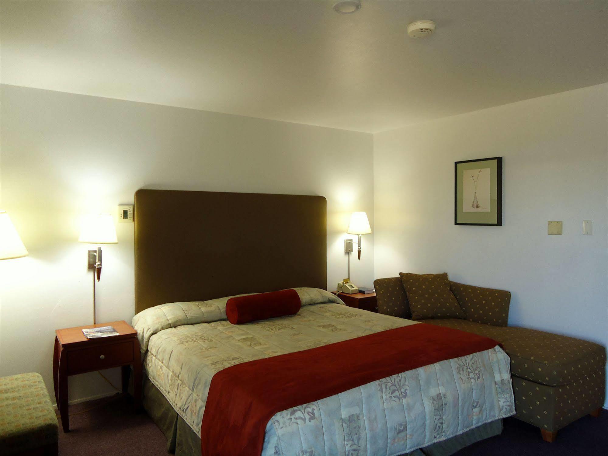 Maple Inn And Suites Los Banos Exterior photo